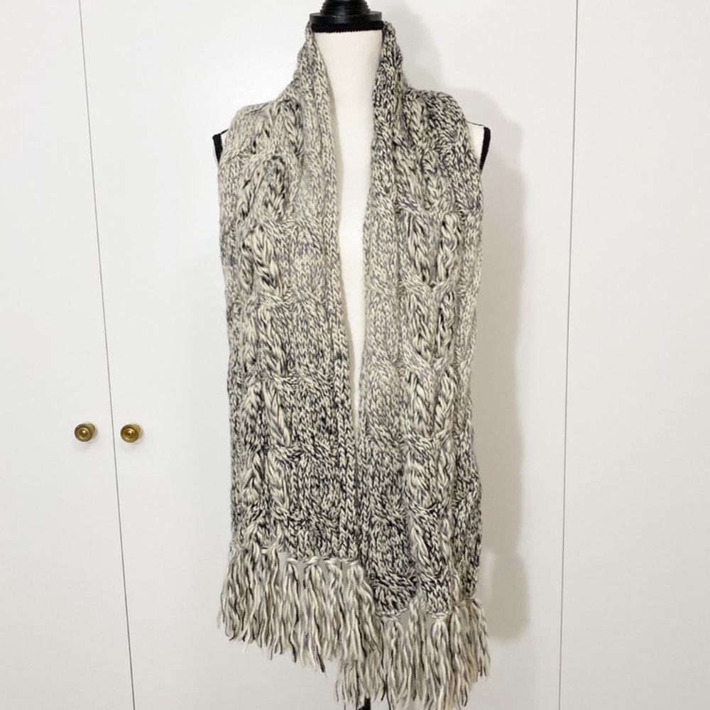 UGG Grand Meadow Cable Knit Scarf